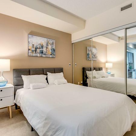 Stunning Condo Suite By Waterfront 토론토 외부 사진
