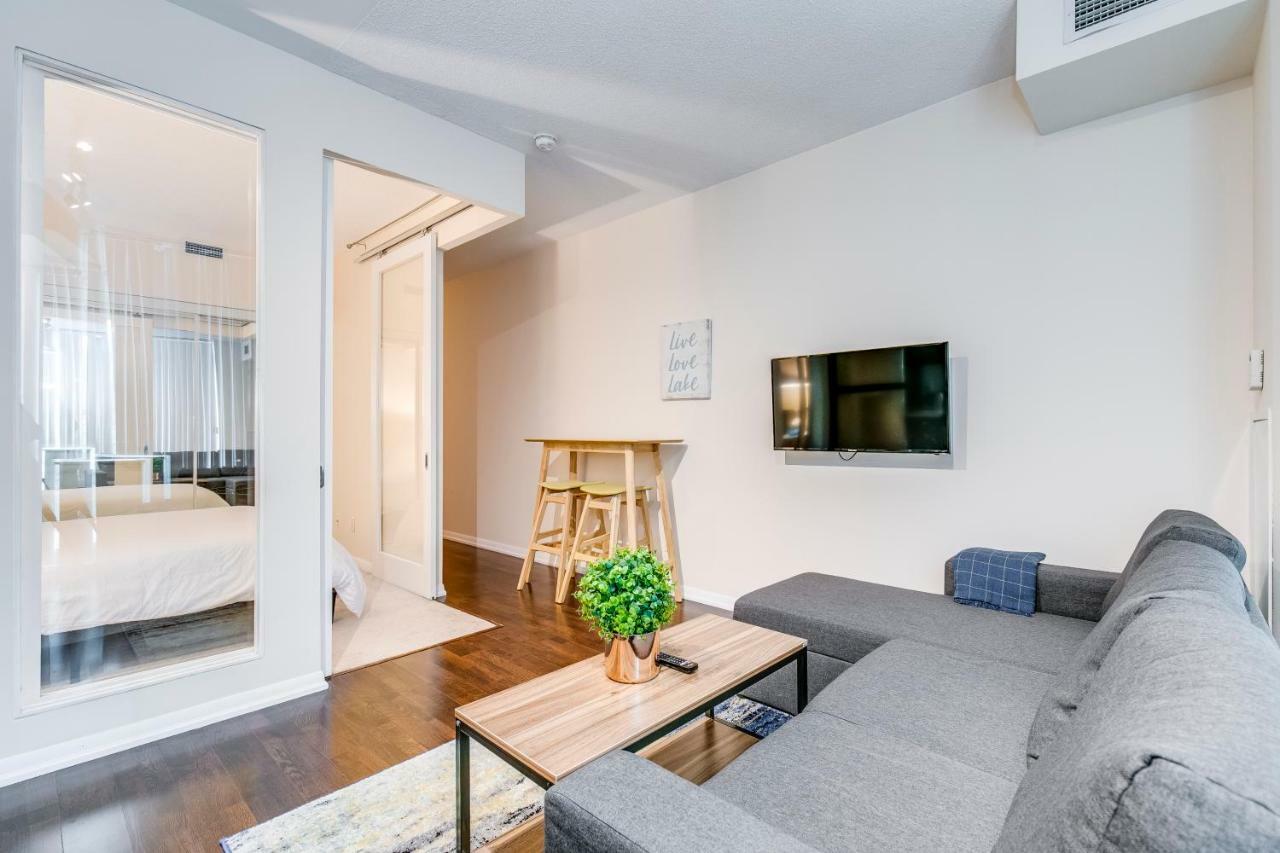 Stunning Condo Suite By Waterfront 토론토 외부 사진