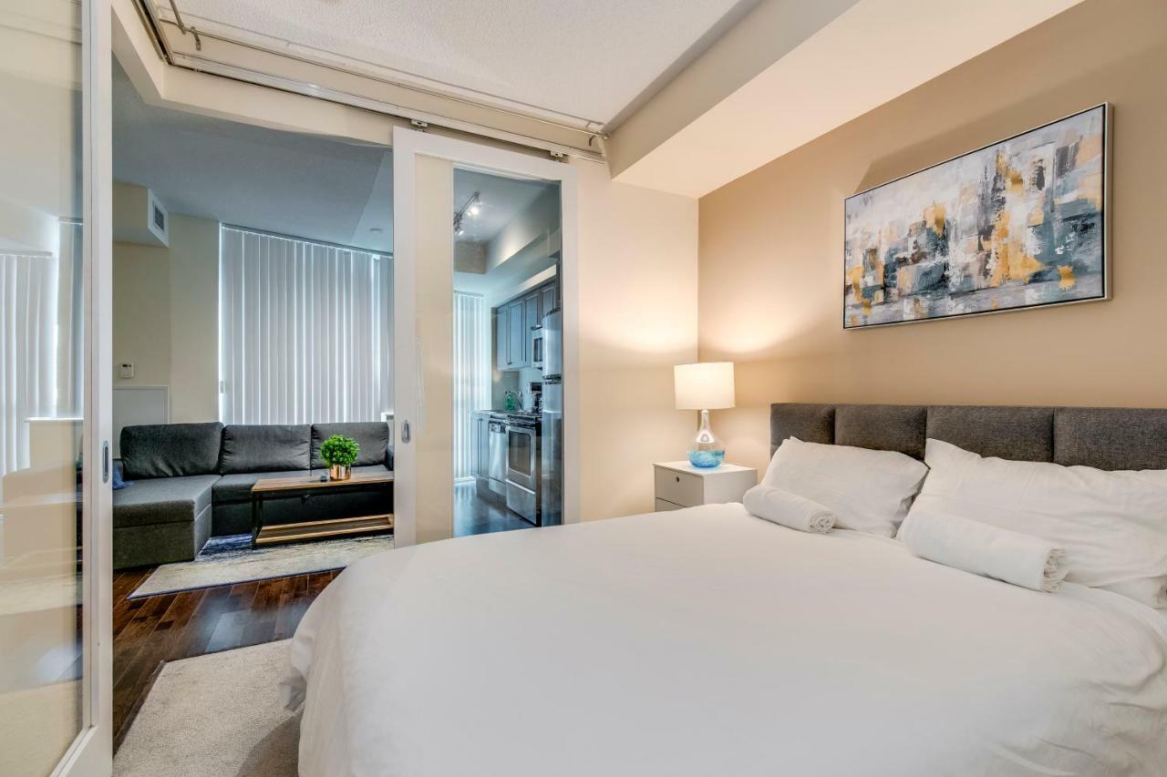 Stunning Condo Suite By Waterfront 토론토 외부 사진