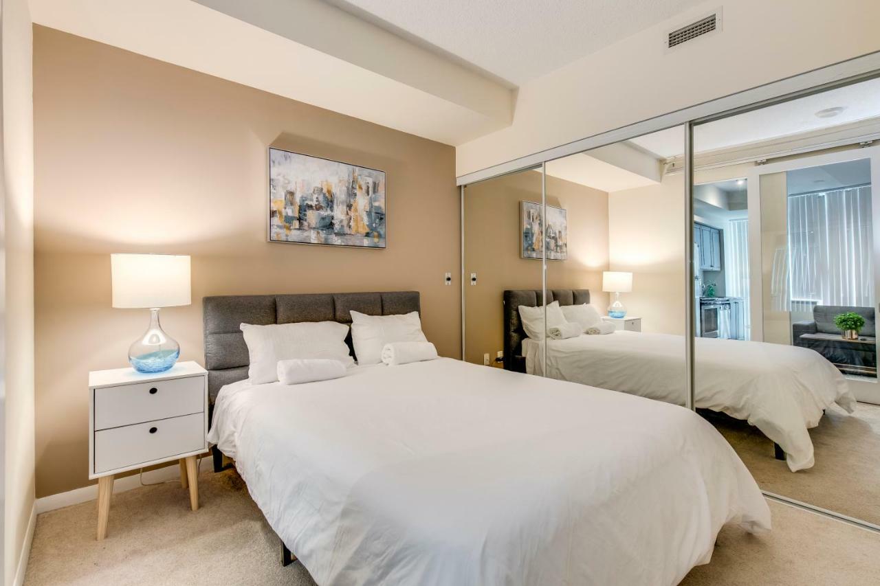 Stunning Condo Suite By Waterfront 토론토 외부 사진