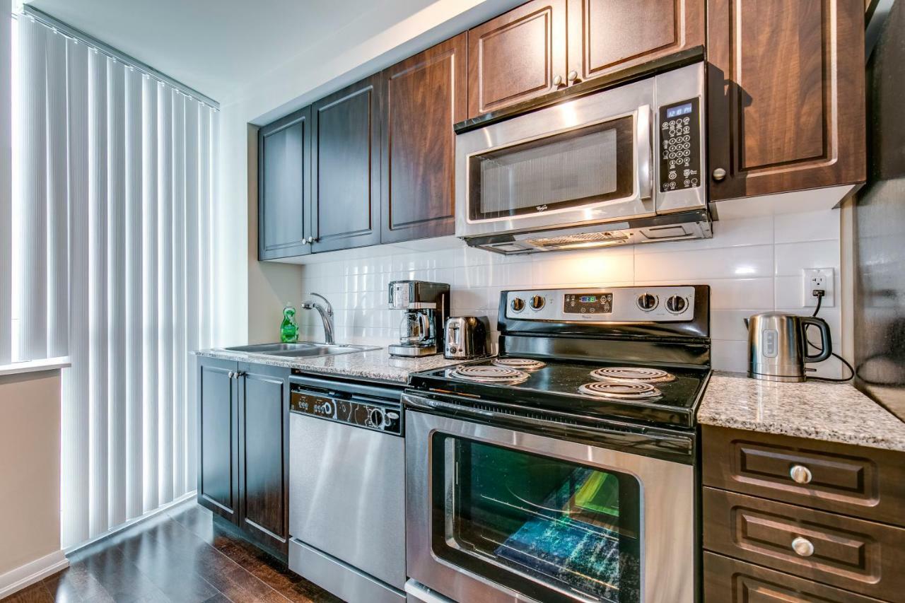 Stunning Condo Suite By Waterfront 토론토 외부 사진