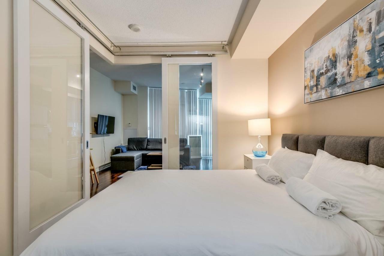 Stunning Condo Suite By Waterfront 토론토 외부 사진